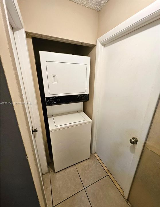 For Sale: $209,900 (2 beds, 2 baths, 807 Square Feet)