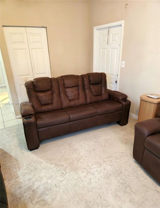For Sale: $209,900 (2 beds, 2 baths, 807 Square Feet)