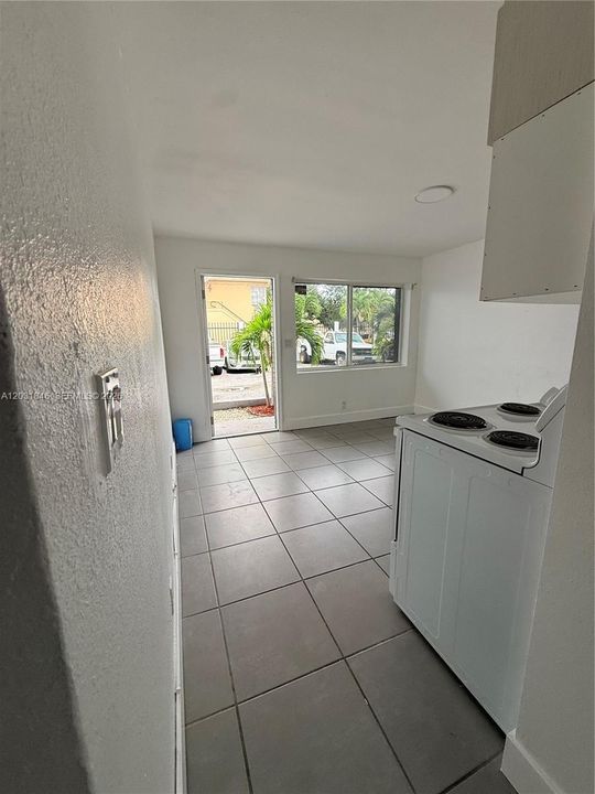 For Rent: $2,100 (2 beds, 1 baths, 775 Square Feet)