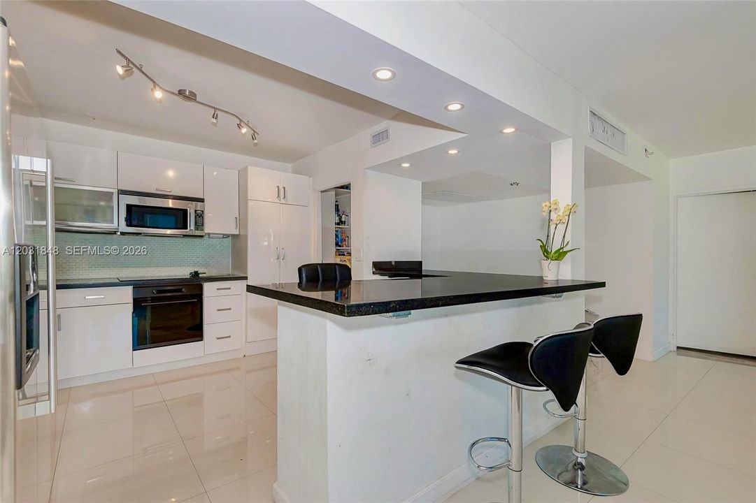 For Sale: $785,000 (2 beds, 2 baths, 1550 Square Feet)