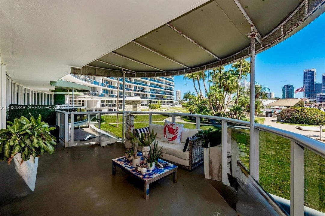 For Sale: $785,000 (2 beds, 2 baths, 1550 Square Feet)