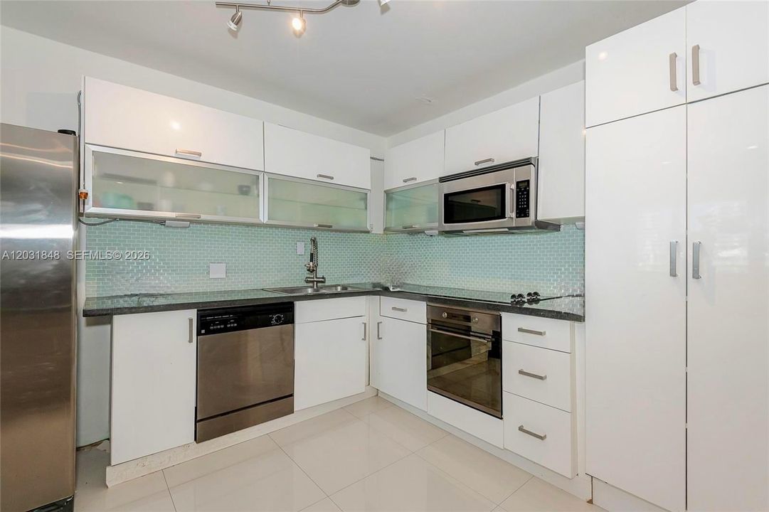 For Sale: $785,000 (2 beds, 2 baths, 1550 Square Feet)