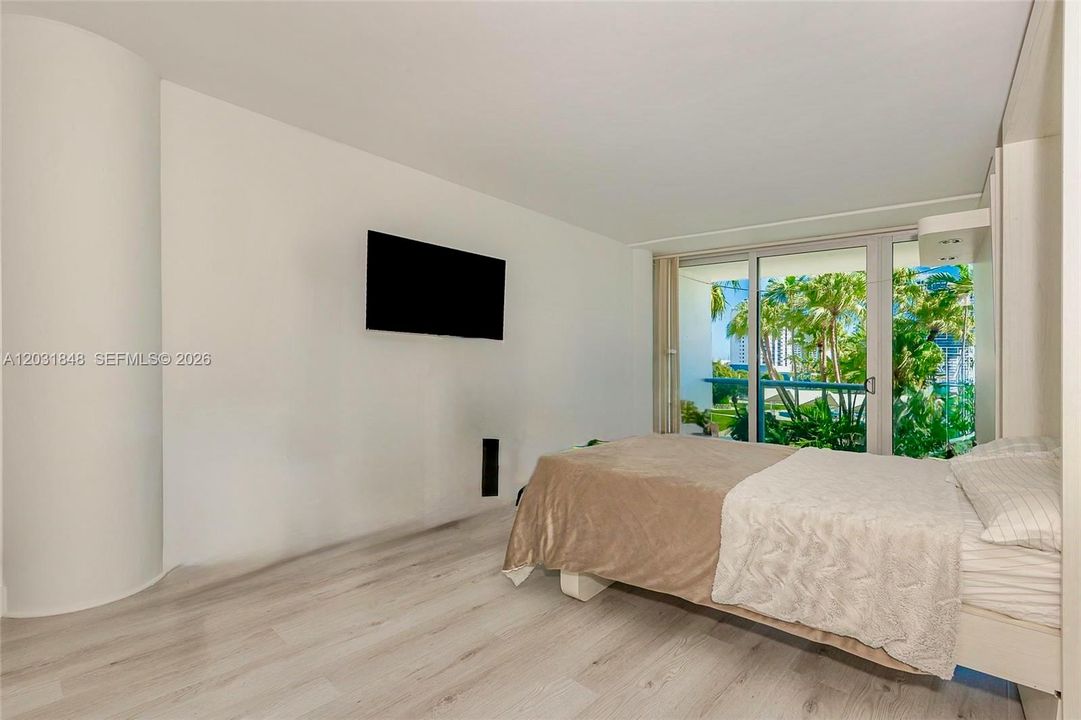 For Sale: $785,000 (2 beds, 2 baths, 1550 Square Feet)