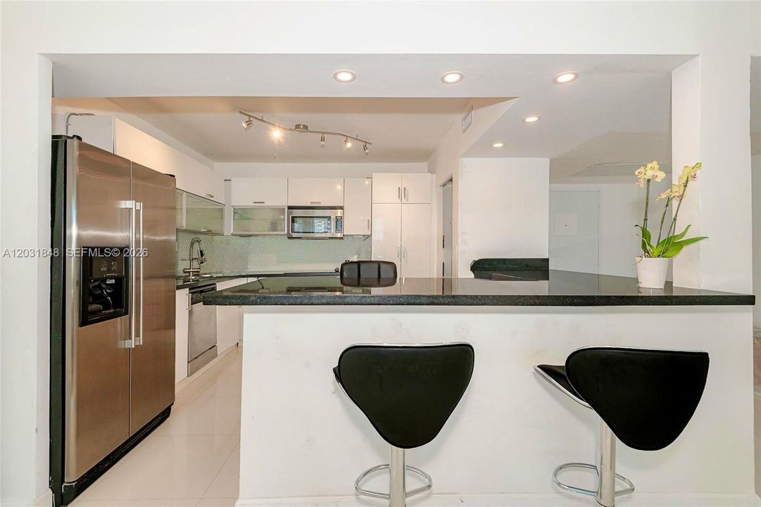 For Sale: $785,000 (2 beds, 2 baths, 1550 Square Feet)