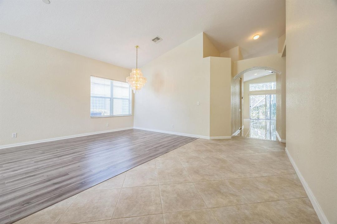 Formal Dining / Foyer