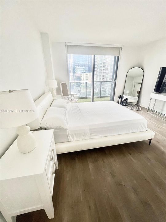 For Sale: $550,000 (2 beds, 2 baths, 1086 Square Feet)