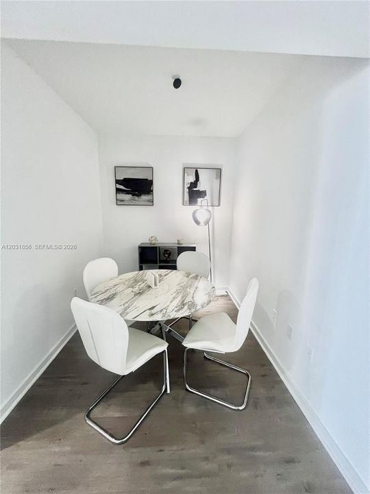 For Sale: $550,000 (2 beds, 2 baths, 1086 Square Feet)