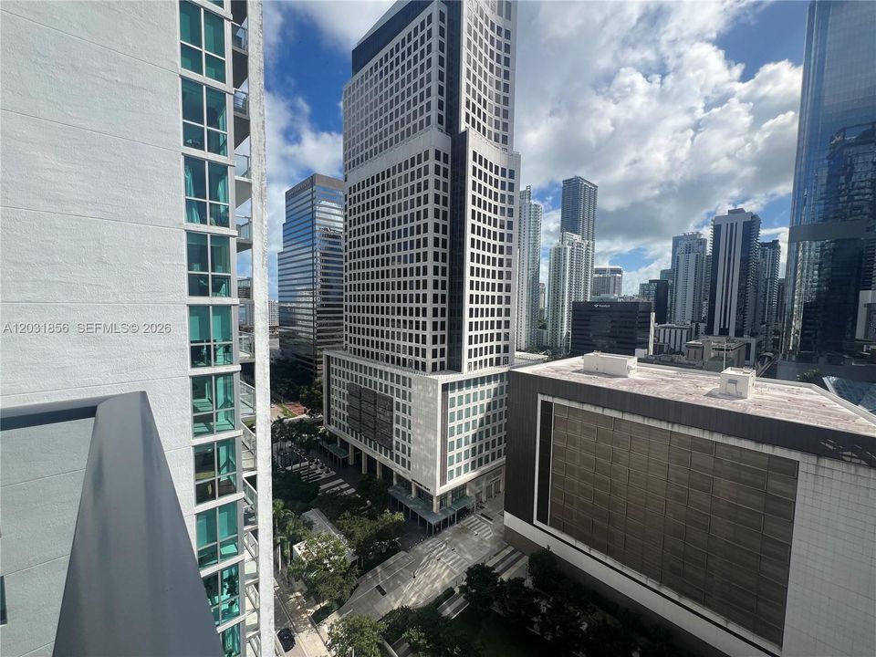 For Sale: $550,000 (2 beds, 2 baths, 1086 Square Feet)