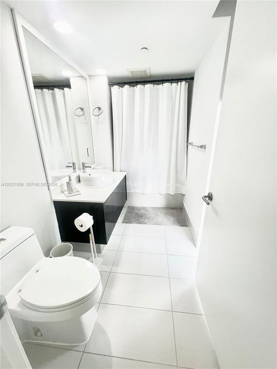 For Sale: $550,000 (2 beds, 2 baths, 1086 Square Feet)