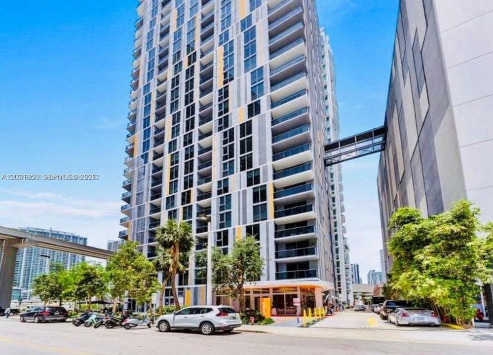 For Sale: $550,000 (2 beds, 2 baths, 1086 Square Feet)