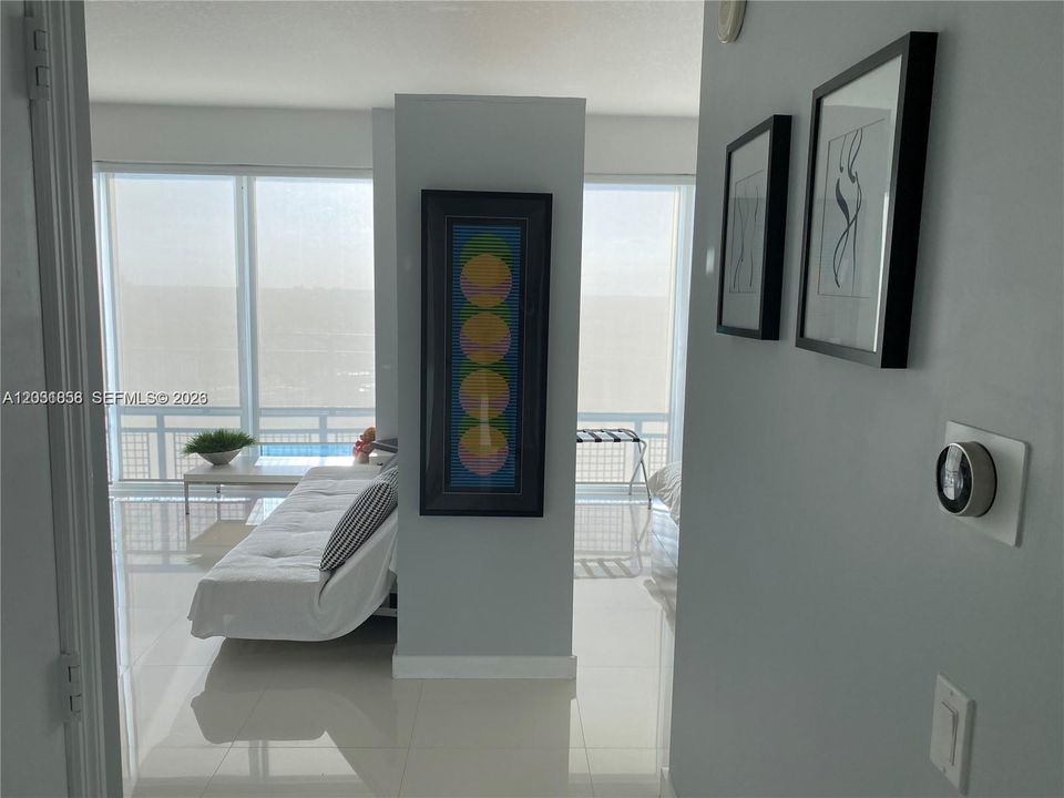 For Rent: $2,990 (1 beds, 1 baths, 585 Square Feet)