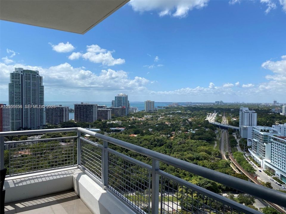 For Rent: $2,990 (1 beds, 1 baths, 585 Square Feet)