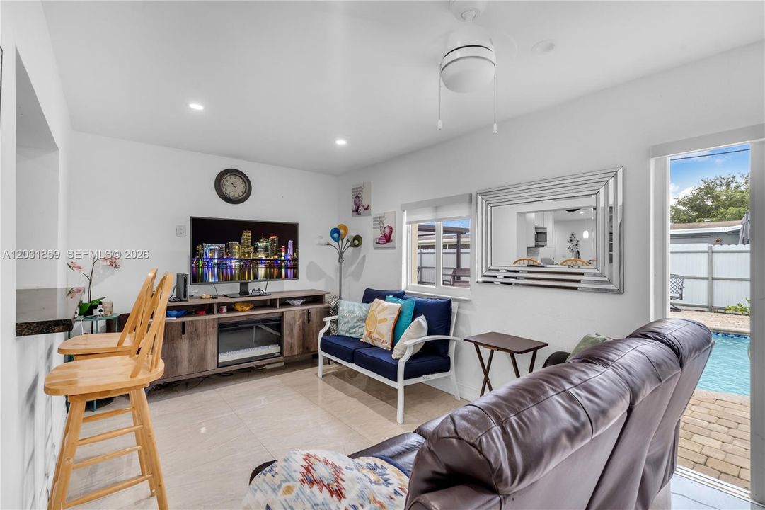 For Sale: $525,000 (2 beds, 2 baths, 1537 Square Feet)