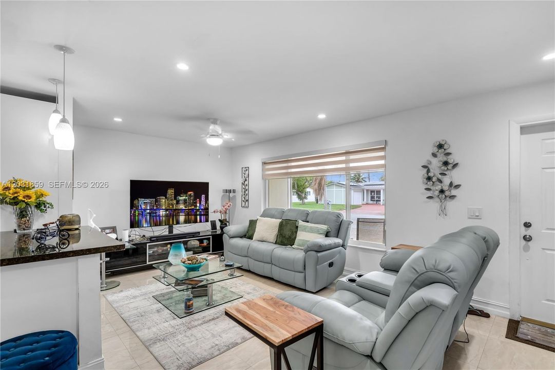 For Sale: $525,000 (2 beds, 2 baths, 1537 Square Feet)