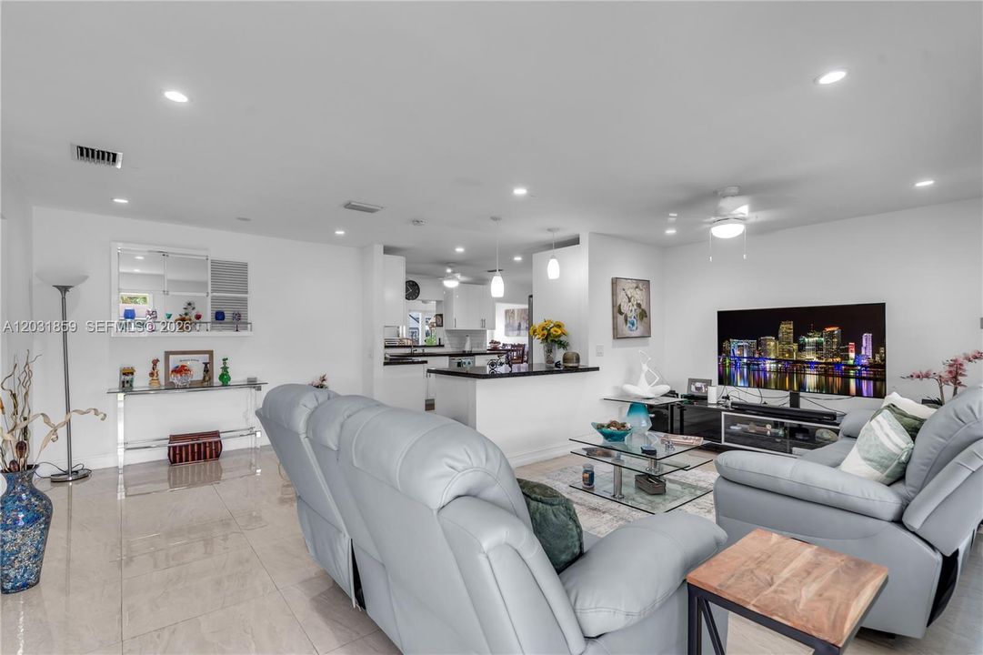 For Sale: $525,000 (2 beds, 2 baths, 1537 Square Feet)