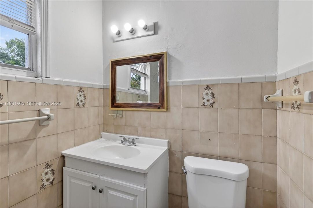 For Sale: $550,000 (3 beds, 1 baths, 1144 Square Feet)