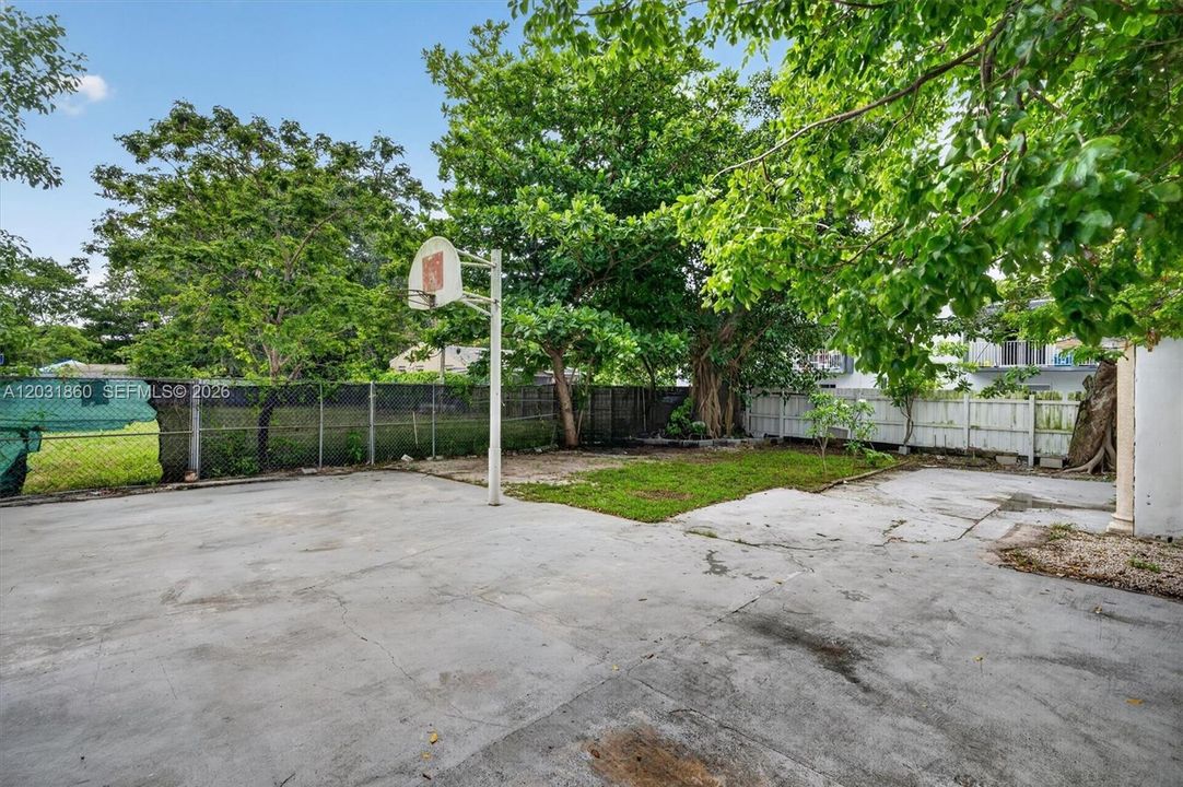 For Sale: $550,000 (3 beds, 1 baths, 1144 Square Feet)