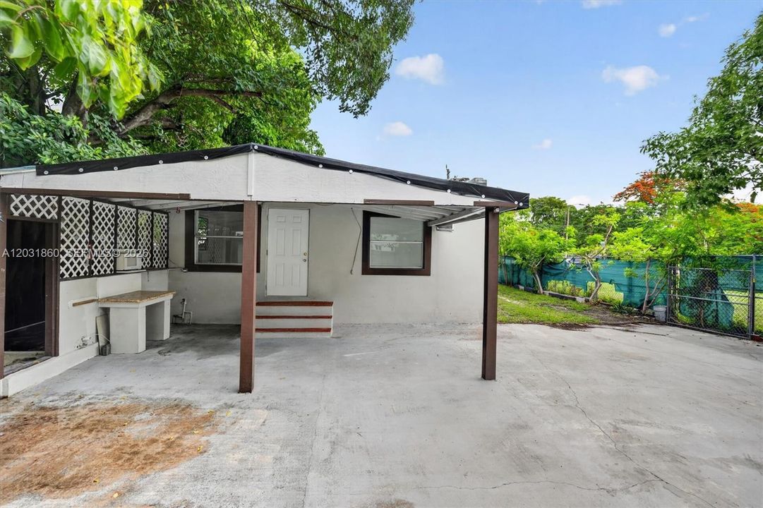 For Sale: $550,000 (3 beds, 1 baths, 1144 Square Feet)