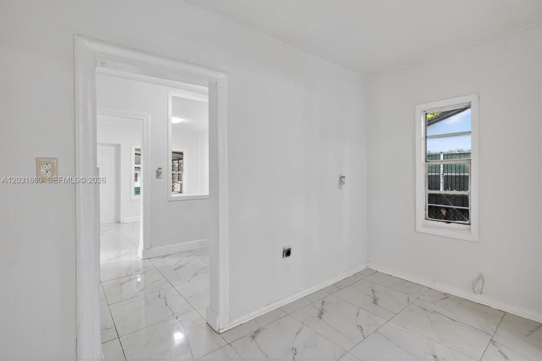 For Sale: $550,000 (3 beds, 1 baths, 1144 Square Feet)