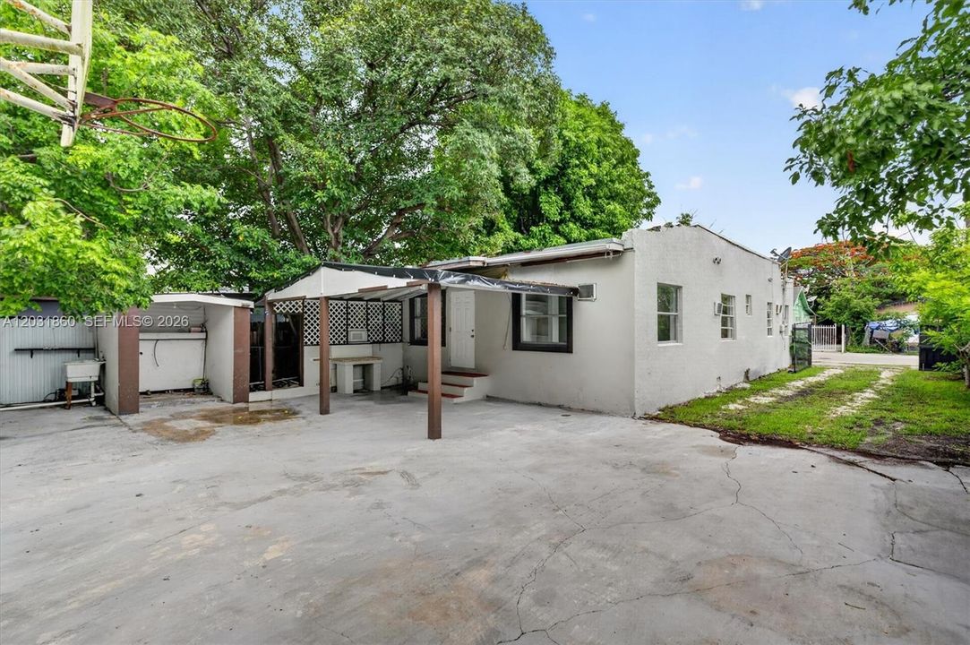 For Sale: $550,000 (3 beds, 1 baths, 1144 Square Feet)