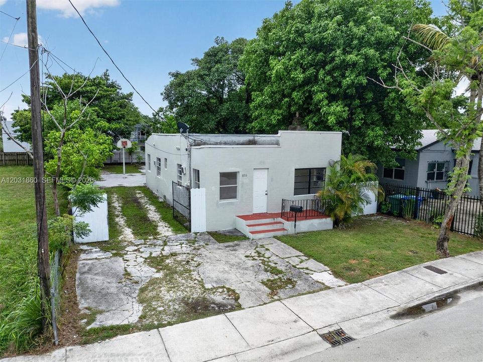 For Sale: $550,000 (3 beds, 1 baths, 1144 Square Feet)