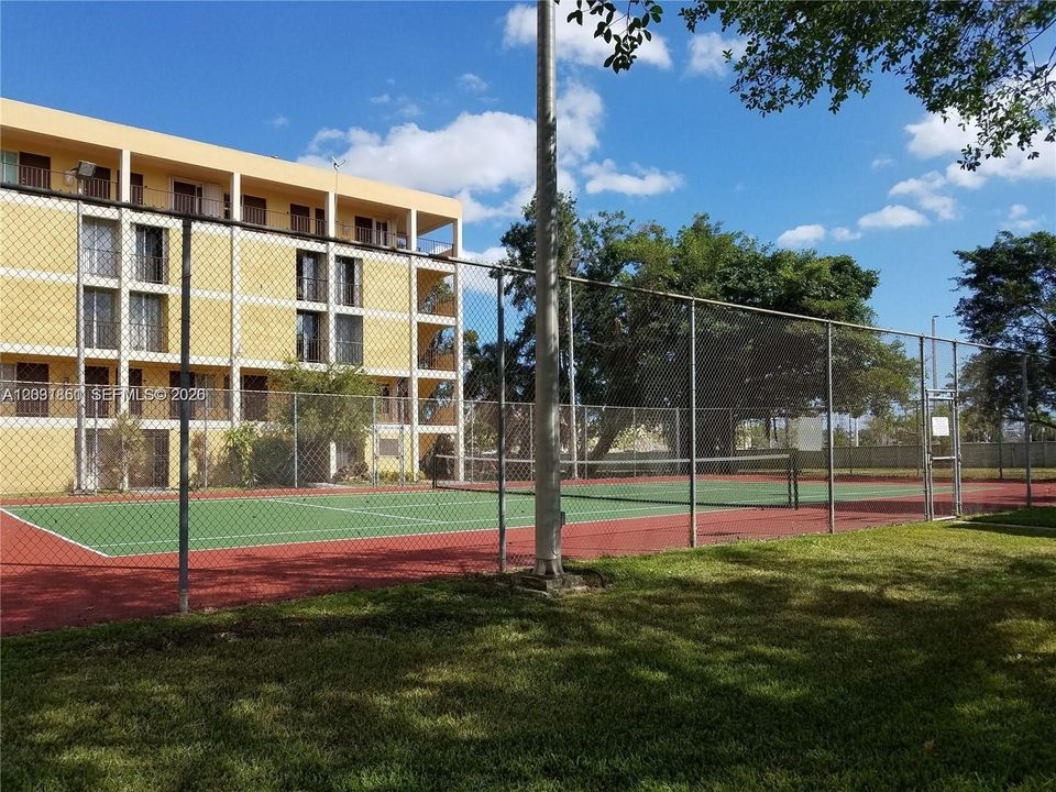 For Rent: $2,200 (2 beds, 2 baths, 1113 Square Feet)