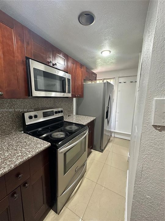For Rent: $2,200 (2 beds, 2 baths, 1113 Square Feet)
