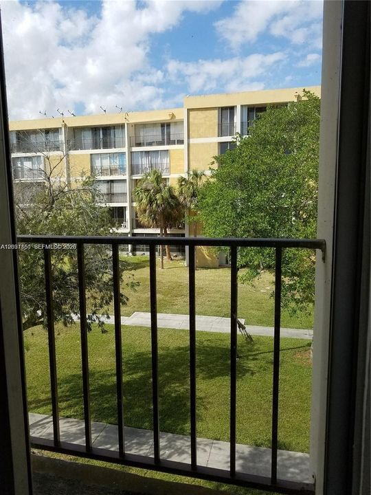For Rent: $2,200 (2 beds, 2 baths, 1113 Square Feet)