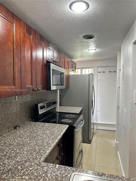 For Rent: $2,200 (2 beds, 2 baths, 1113 Square Feet)