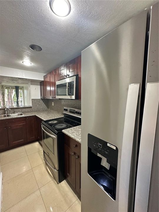 For Rent: $2,200 (2 beds, 2 baths, 1113 Square Feet)