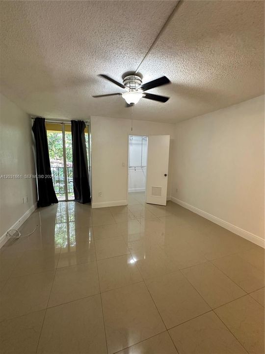For Rent: $2,200 (2 beds, 2 baths, 1113 Square Feet)