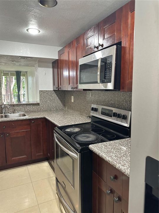 For Rent: $2,200 (2 beds, 2 baths, 1113 Square Feet)
