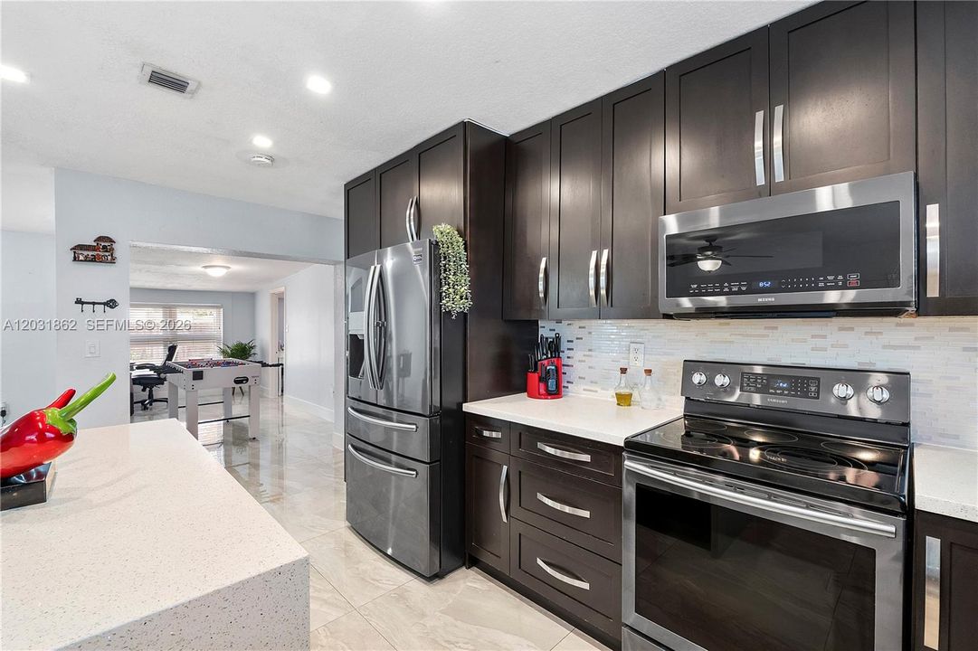 For Sale: $585,000 (3 beds, 3 baths, 784 Square Feet)