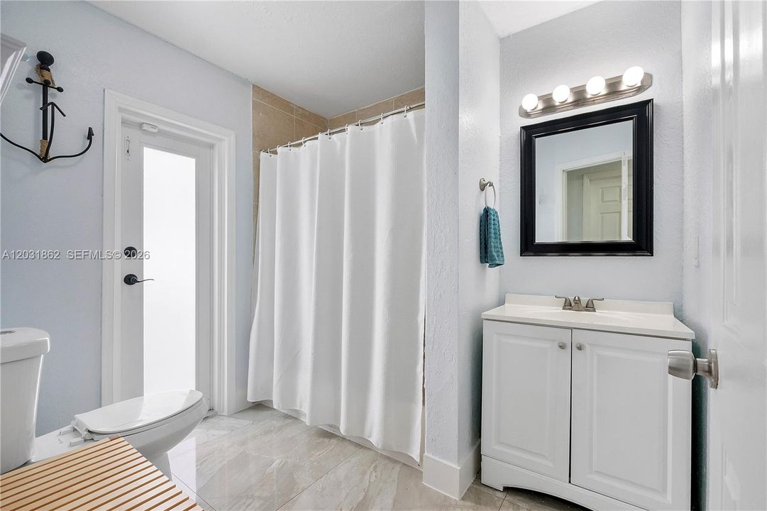 For Sale: $585,000 (3 beds, 3 baths, 784 Square Feet)