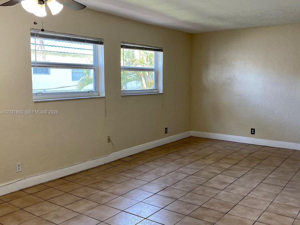 For Rent: $1,875 (2 beds, 1 baths, 750 Square Feet)
