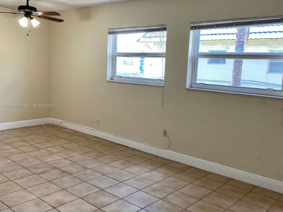 For Rent: $1,875 (2 beds, 1 baths, 750 Square Feet)