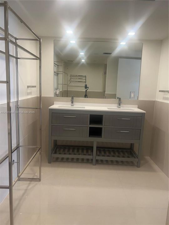 For Rent: $3,300 (1 beds, 1 baths, 1048 Square Feet)