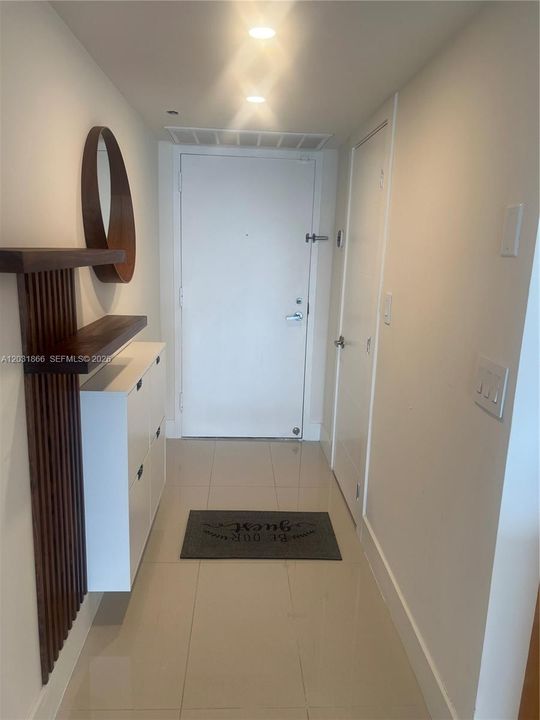 For Rent: $3,300 (1 beds, 1 baths, 1048 Square Feet)