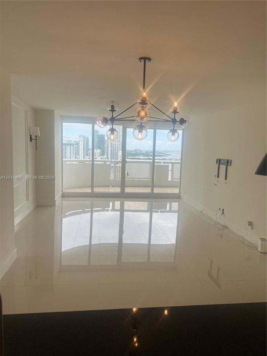 For Rent: $3,300 (1 beds, 1 baths, 1048 Square Feet)