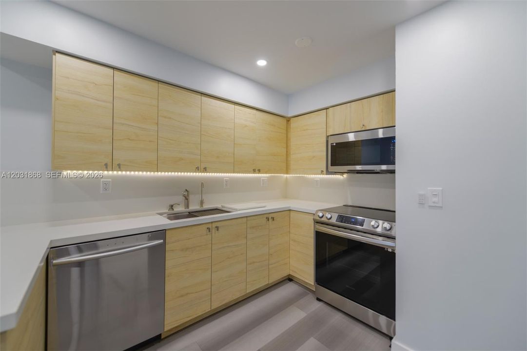 В аренду: $2,375 (2 спален, 1 ванн, 767 Квадратных фут)