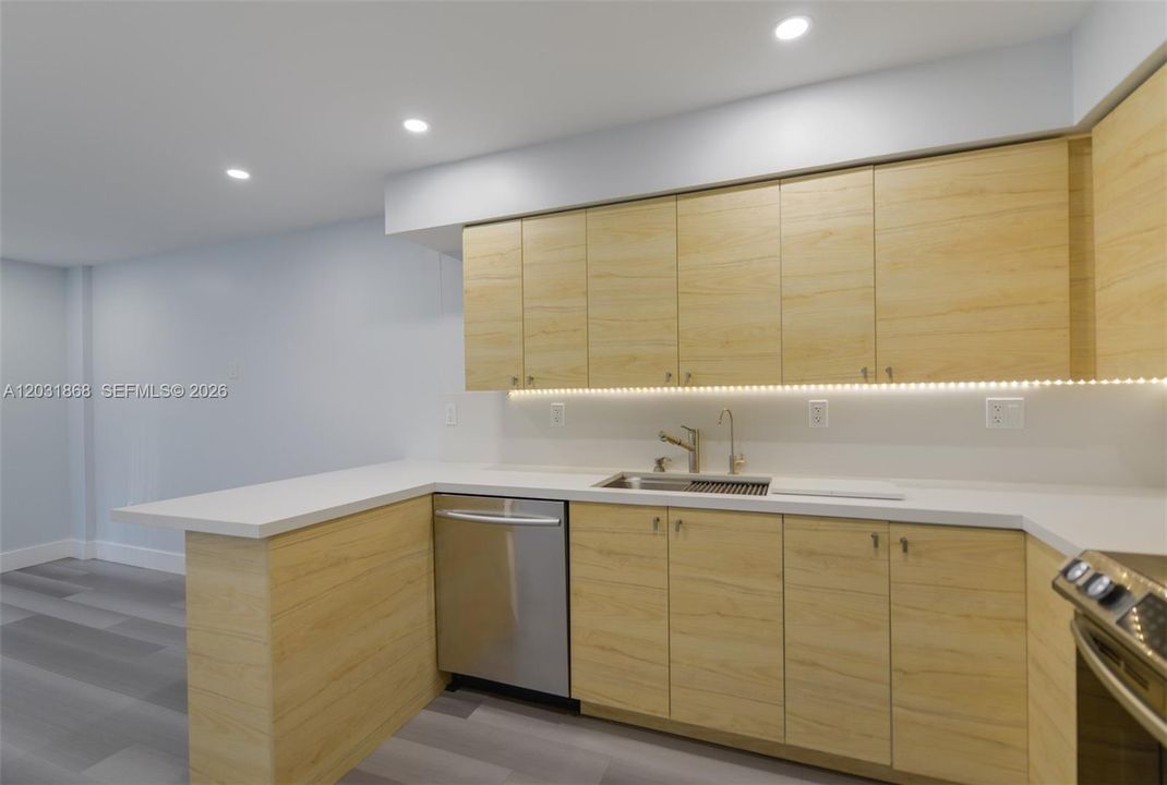 В аренду: $2,375 (2 спален, 1 ванн, 767 Квадратных фут)
