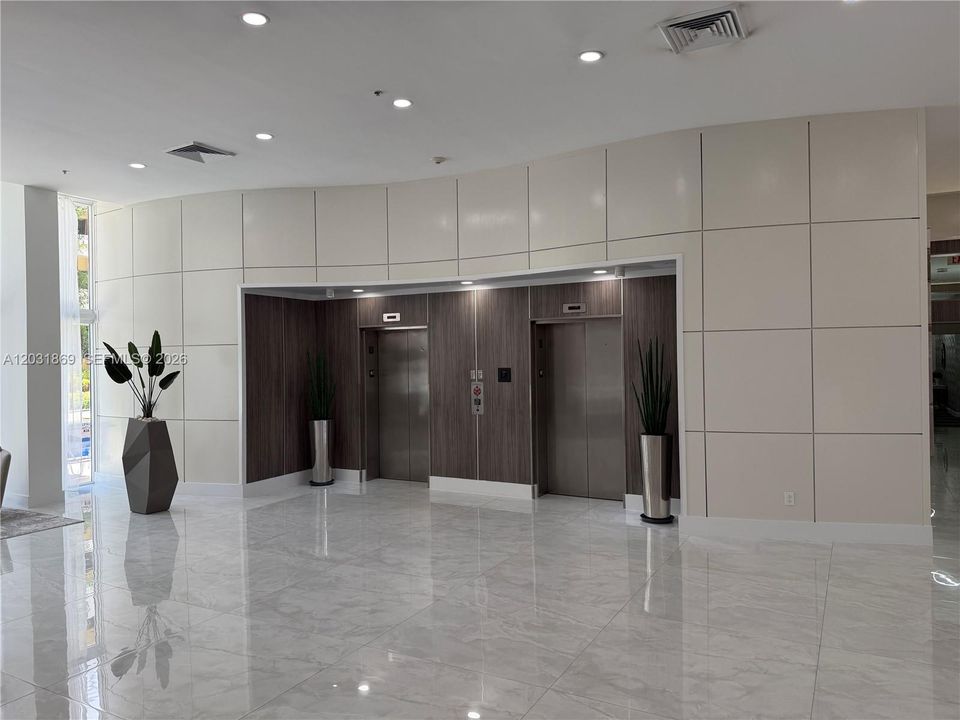 На продажу: $449,999 (2 спален, 2 ванн, 1081 Квадратных фут)