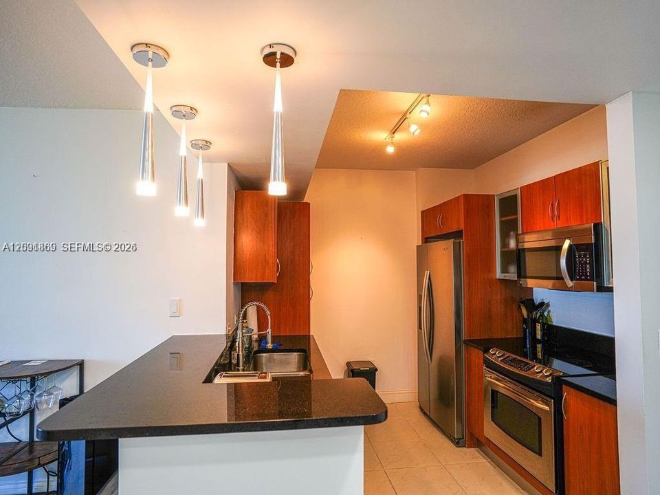 На продажу: $449,999 (2 спален, 2 ванн, 1081 Квадратных фут)