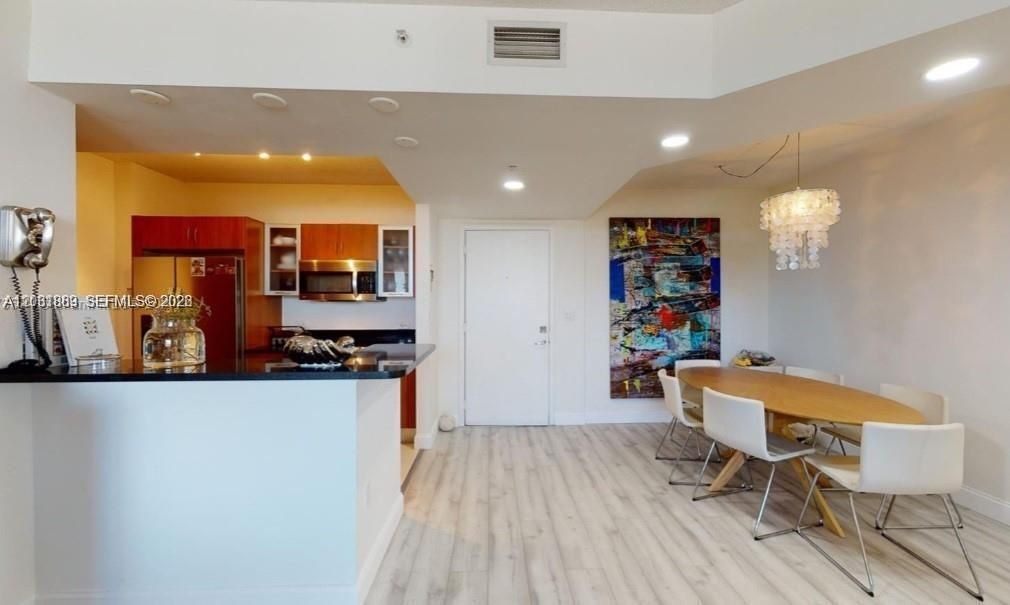 На продажу: $449,999 (2 спален, 2 ванн, 1081 Квадратных фут)
