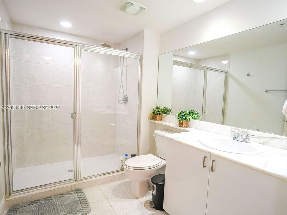 На продажу: $449,999 (2 спален, 2 ванн, 1081 Квадратных фут)