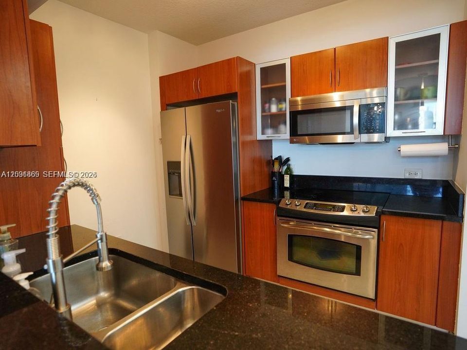 На продажу: $449,999 (2 спален, 2 ванн, 1081 Квадратных фут)