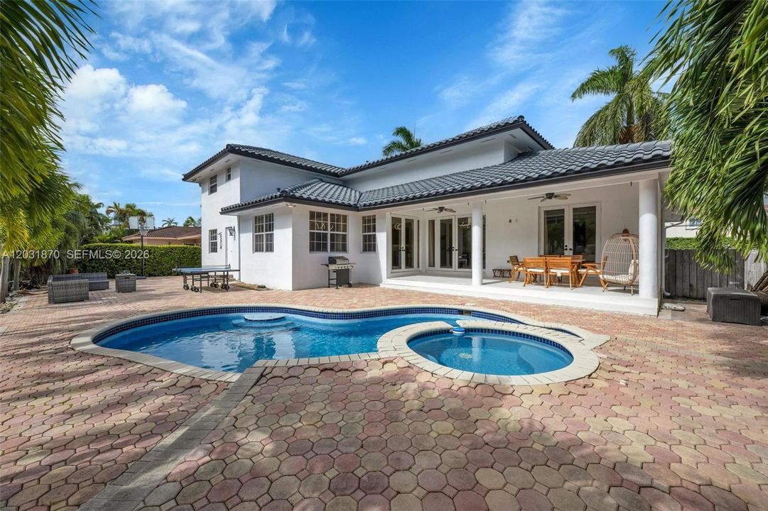 For Sale: $3,690,000 (5 beds, 4 baths, 3814 Square Feet)