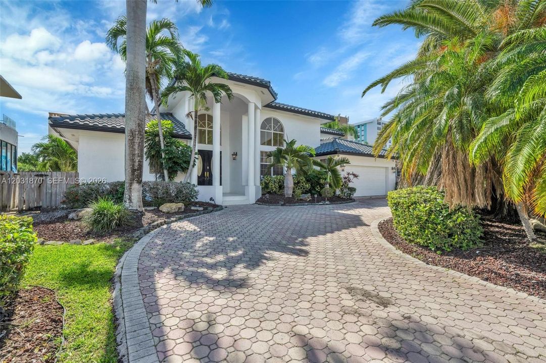 For Sale: $3,690,000 (5 beds, 4 baths, 3814 Square Feet)