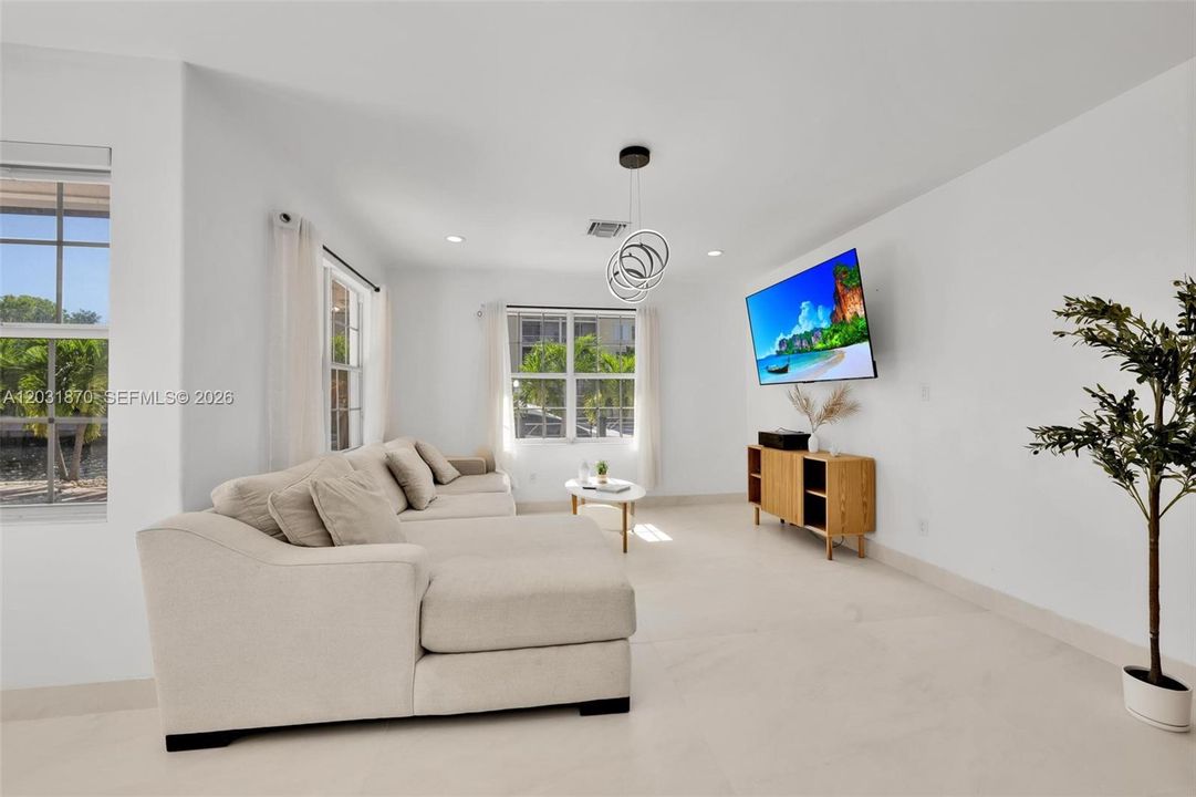 For Sale: $3,690,000 (5 beds, 4 baths, 3814 Square Feet)