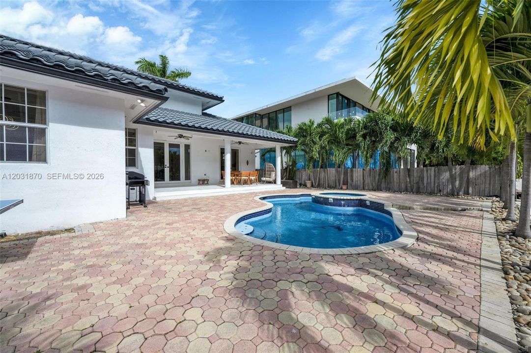 For Sale: $3,690,000 (5 beds, 4 baths, 3814 Square Feet)